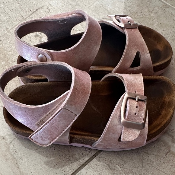 Chic Metallic Pink Kids Sandals - Picture 5 of 7